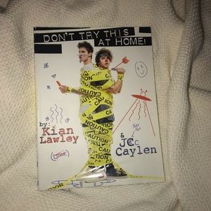 - paper cover, great condition 👽